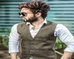 He is famous amongst people because of his trendy fashion styling and hairstyle which he keeps up-to-date with time.